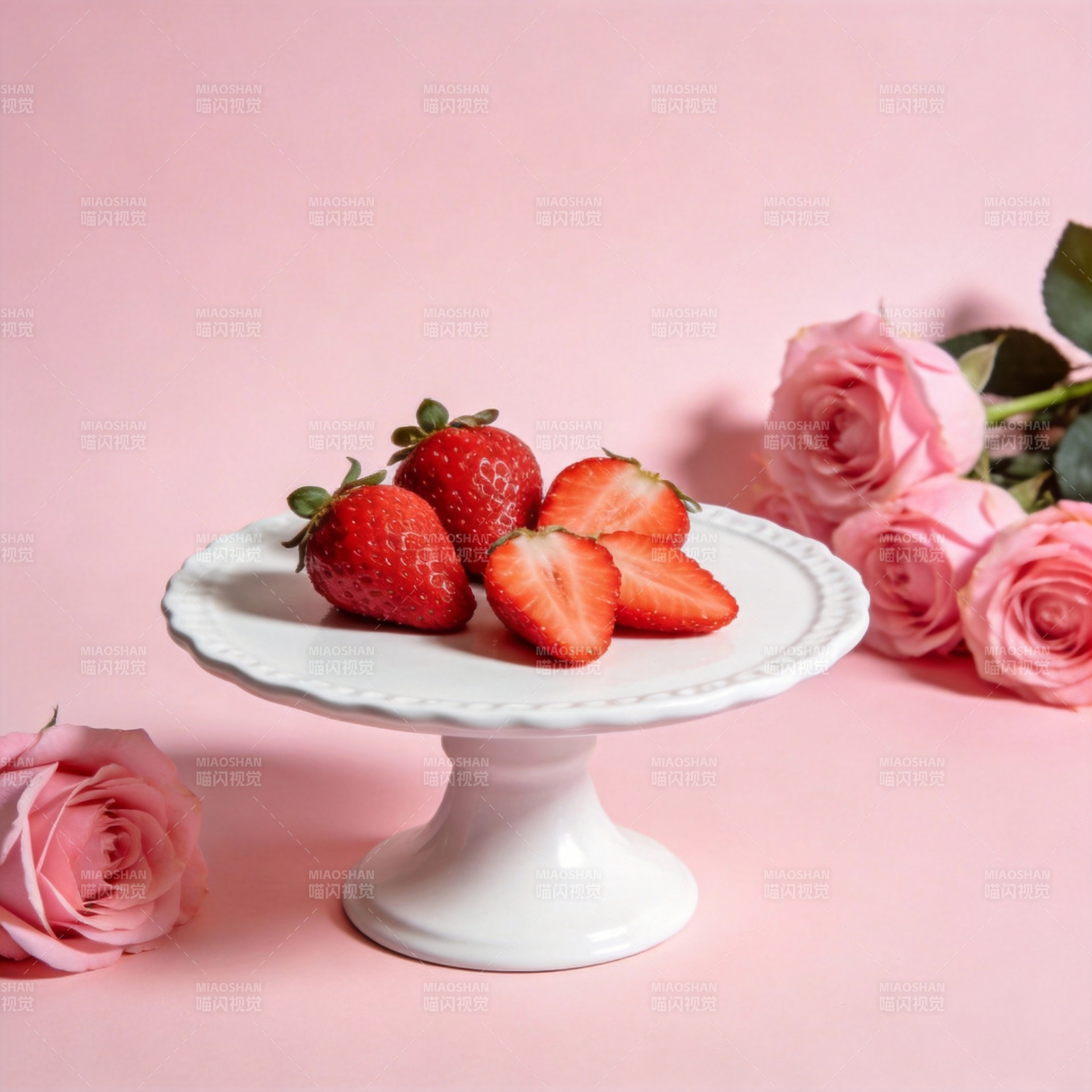 草莓与玫瑰的浪漫图片