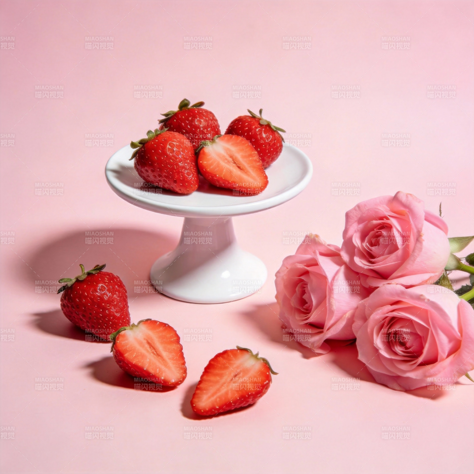 草莓与玫瑰的浪漫图片