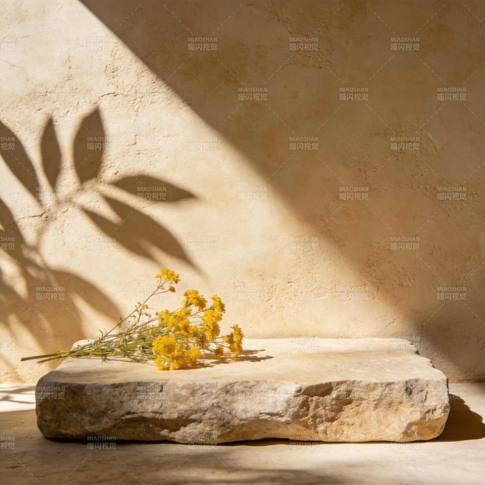 光影下的黄花石台图片