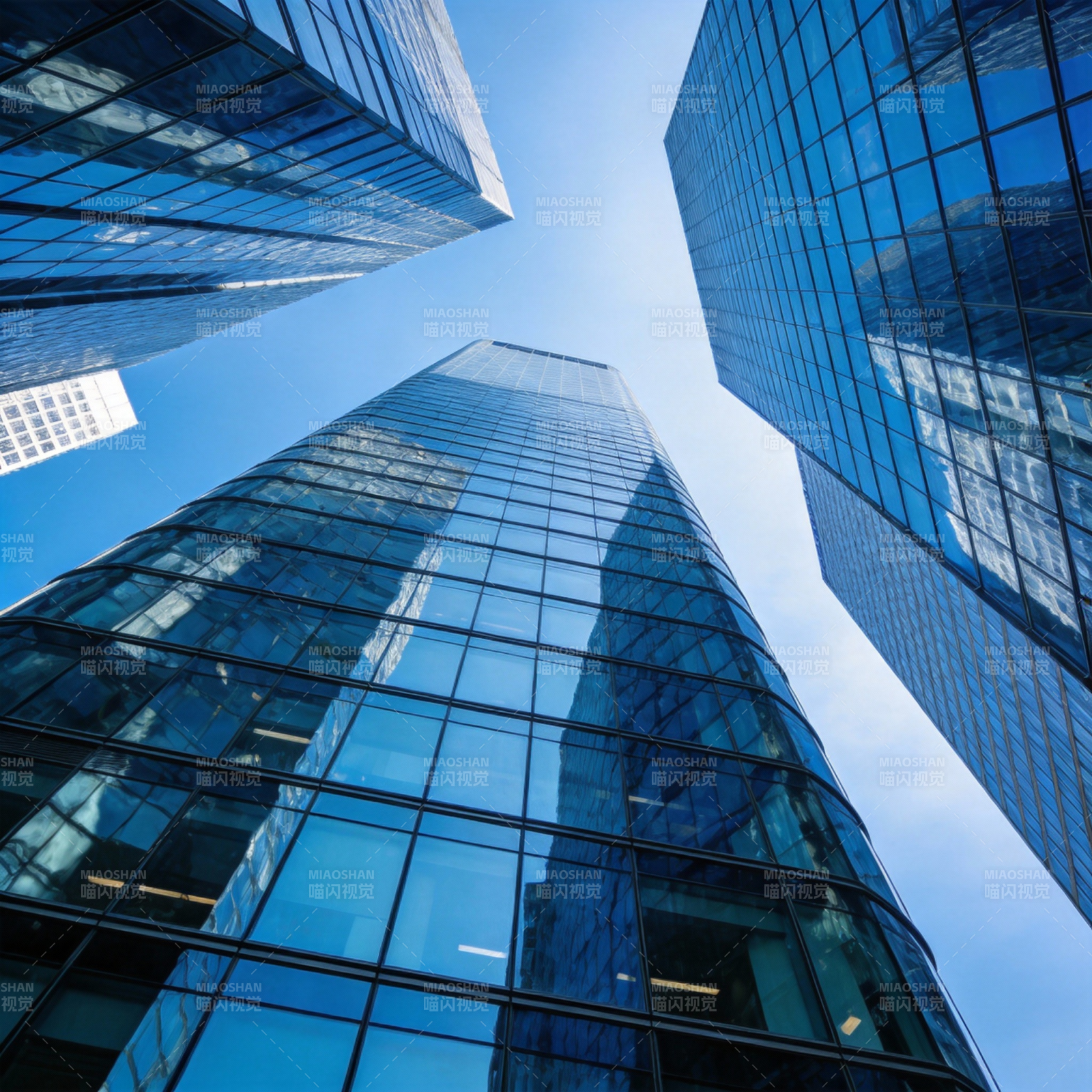 摩天大楼仰视图图片