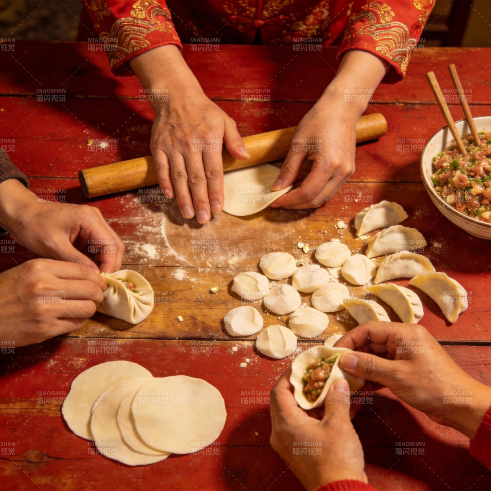 包饺子的温馨时刻图片