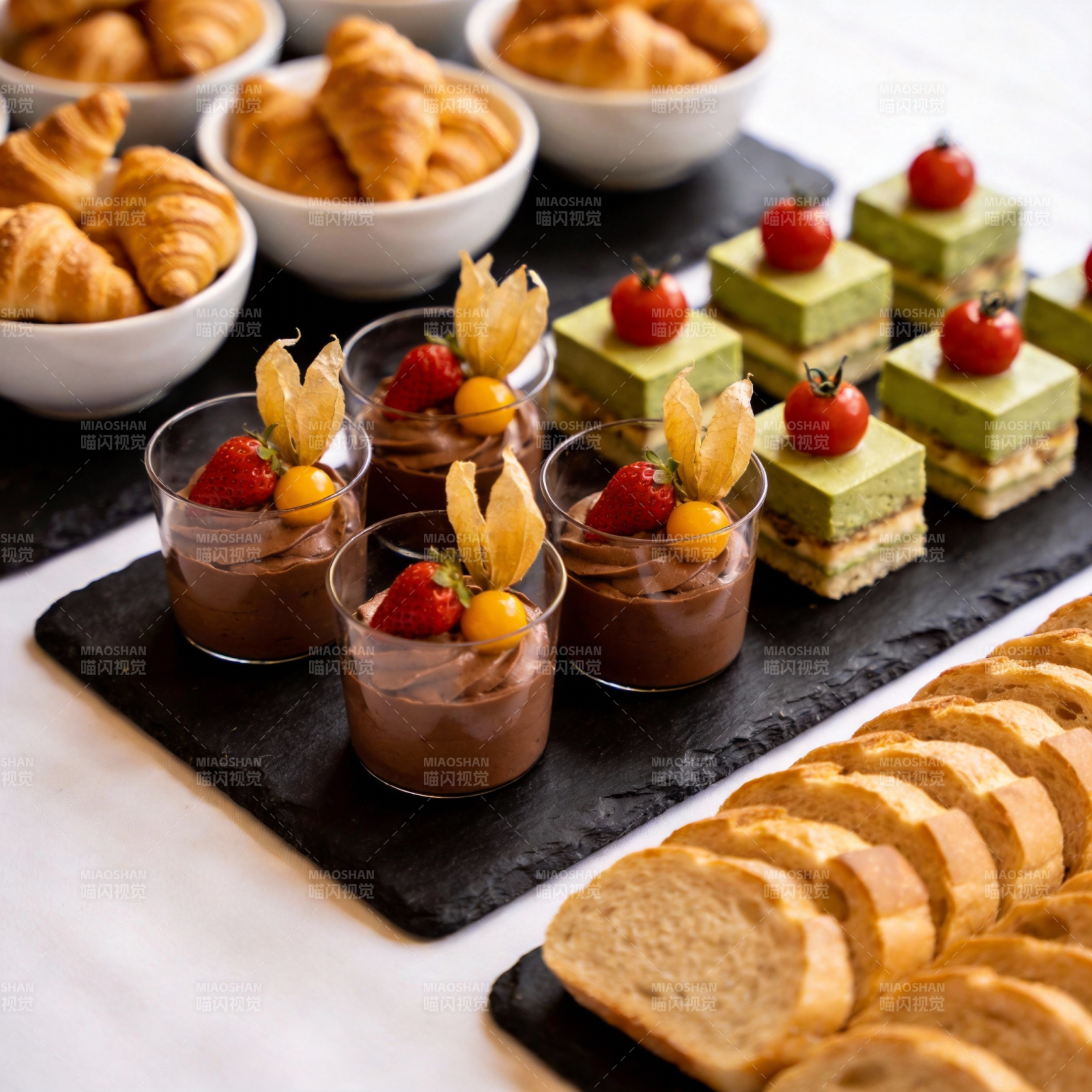 精致甜点拼盘图片