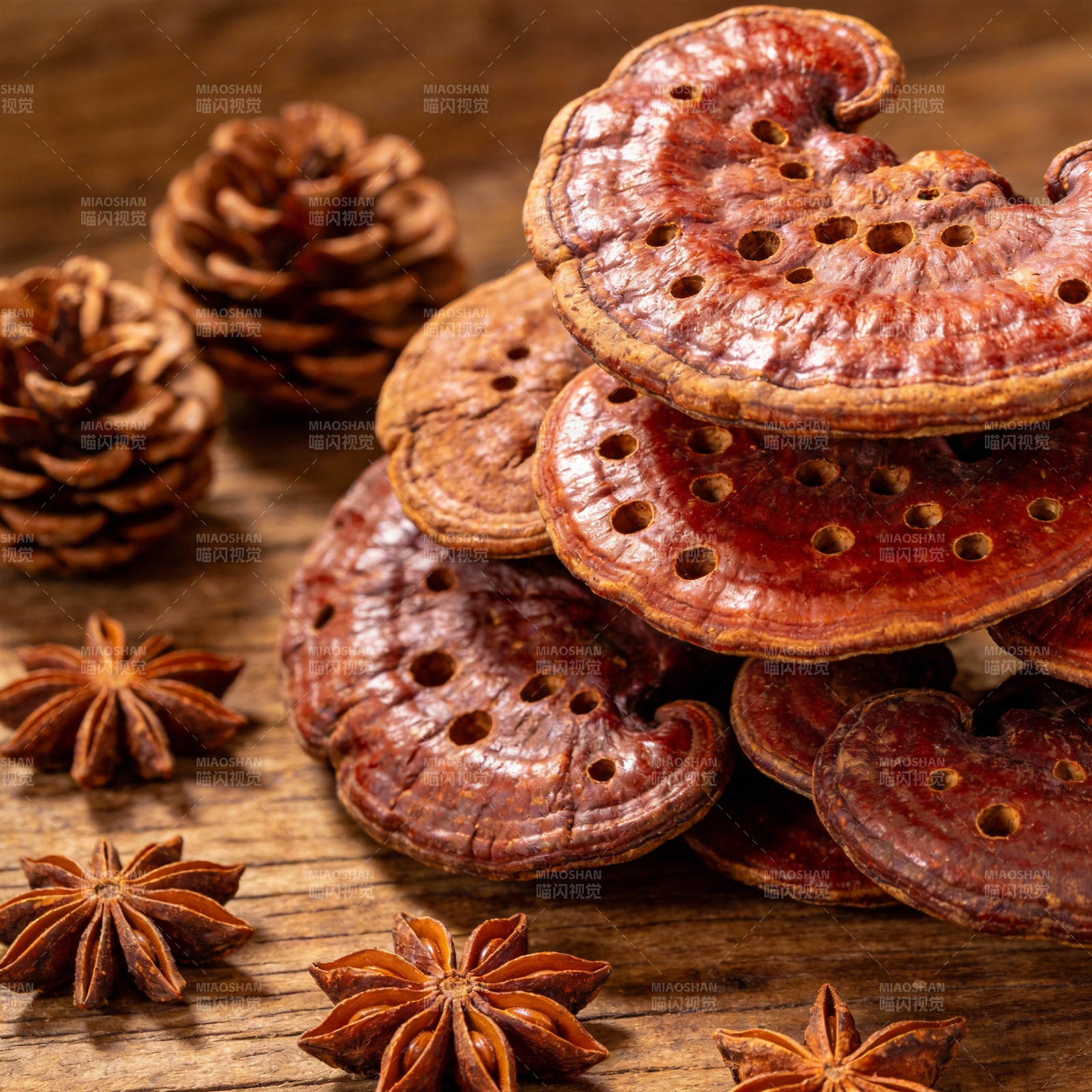 灵芝与八角的静物图片