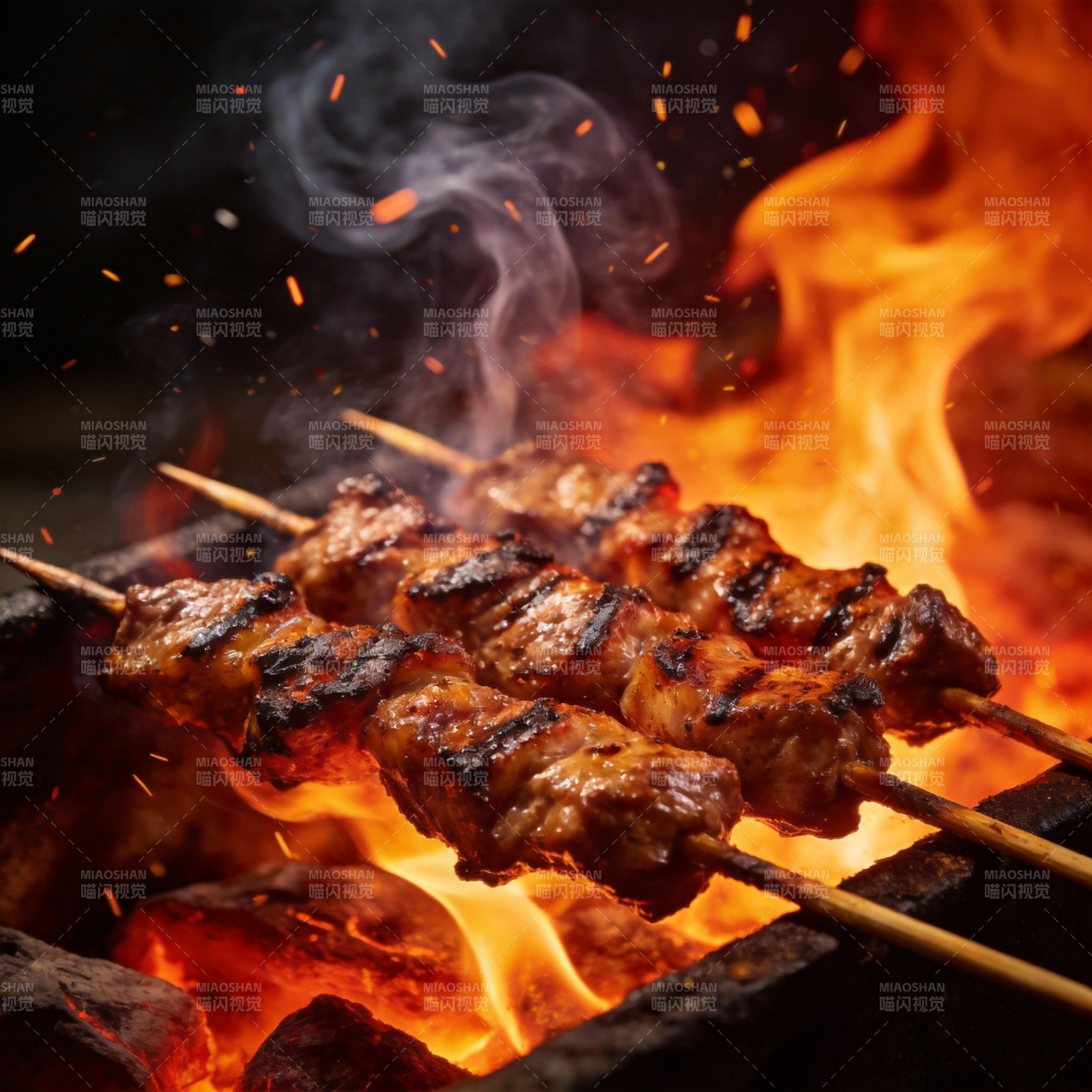 炭火烤肉香飘四溢图片