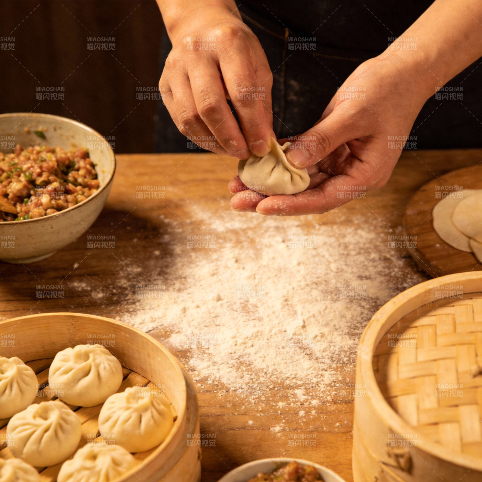 包饺子的瞬间图片