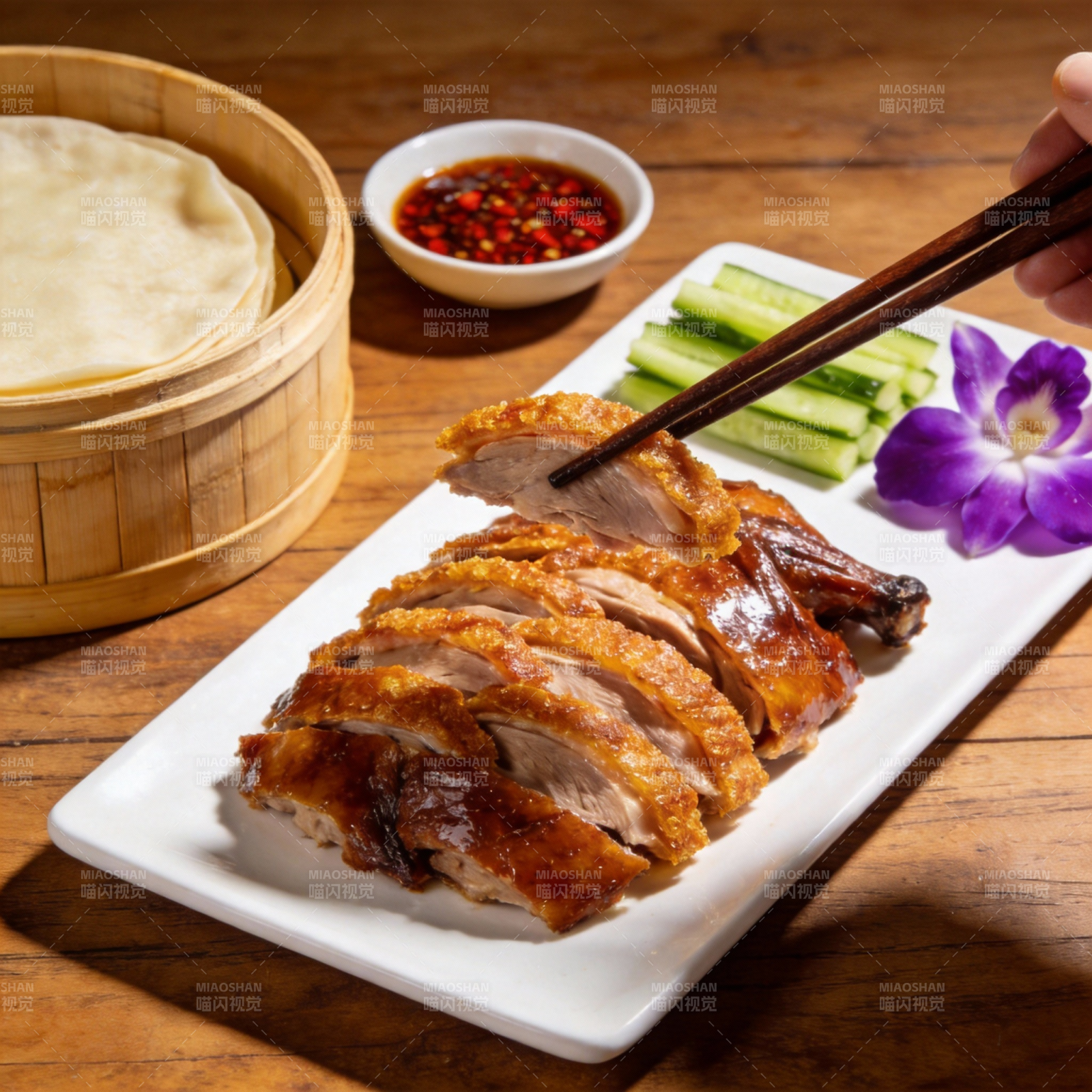 烤鸭配薄饼与蘸料图片