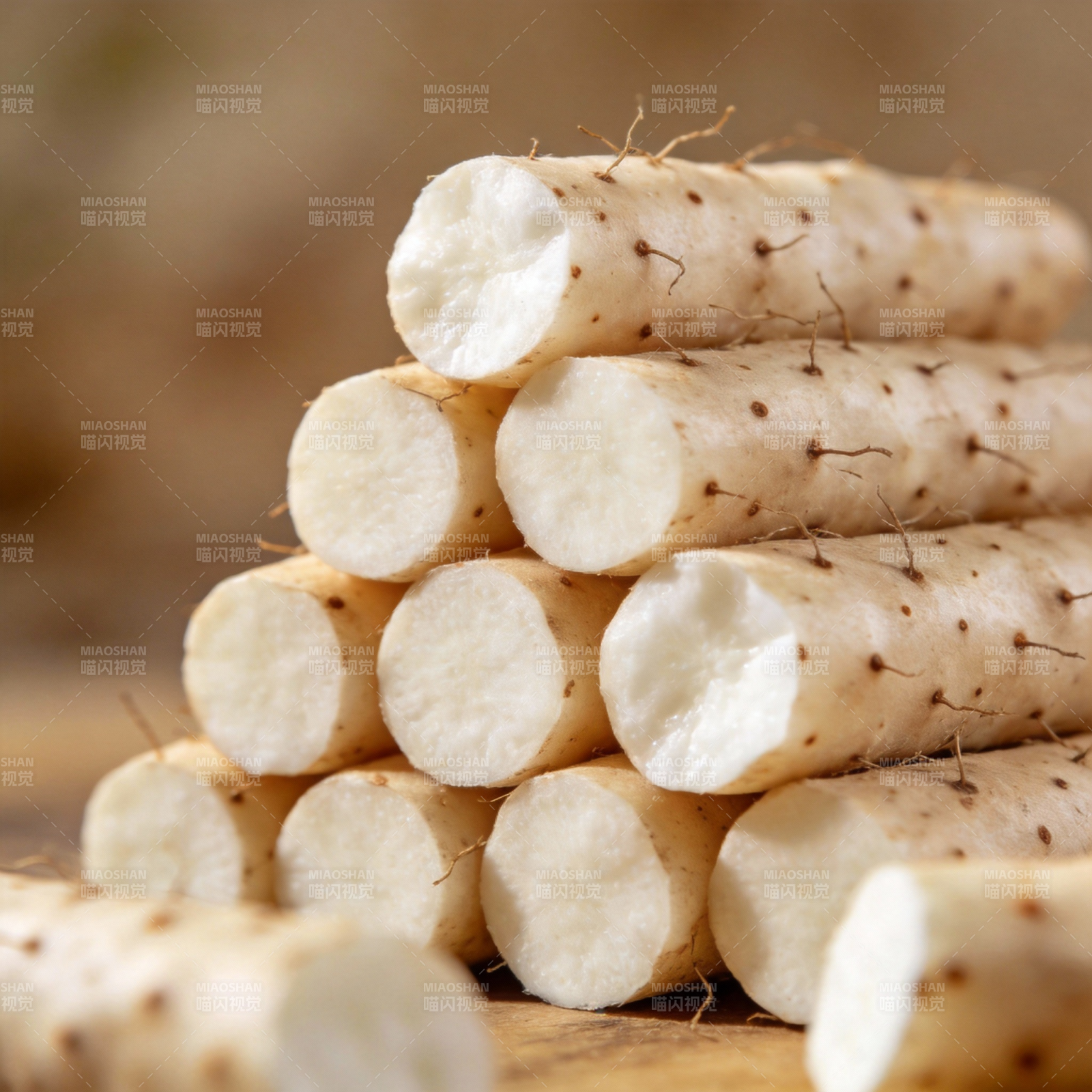 新鲜山药堆叠图片