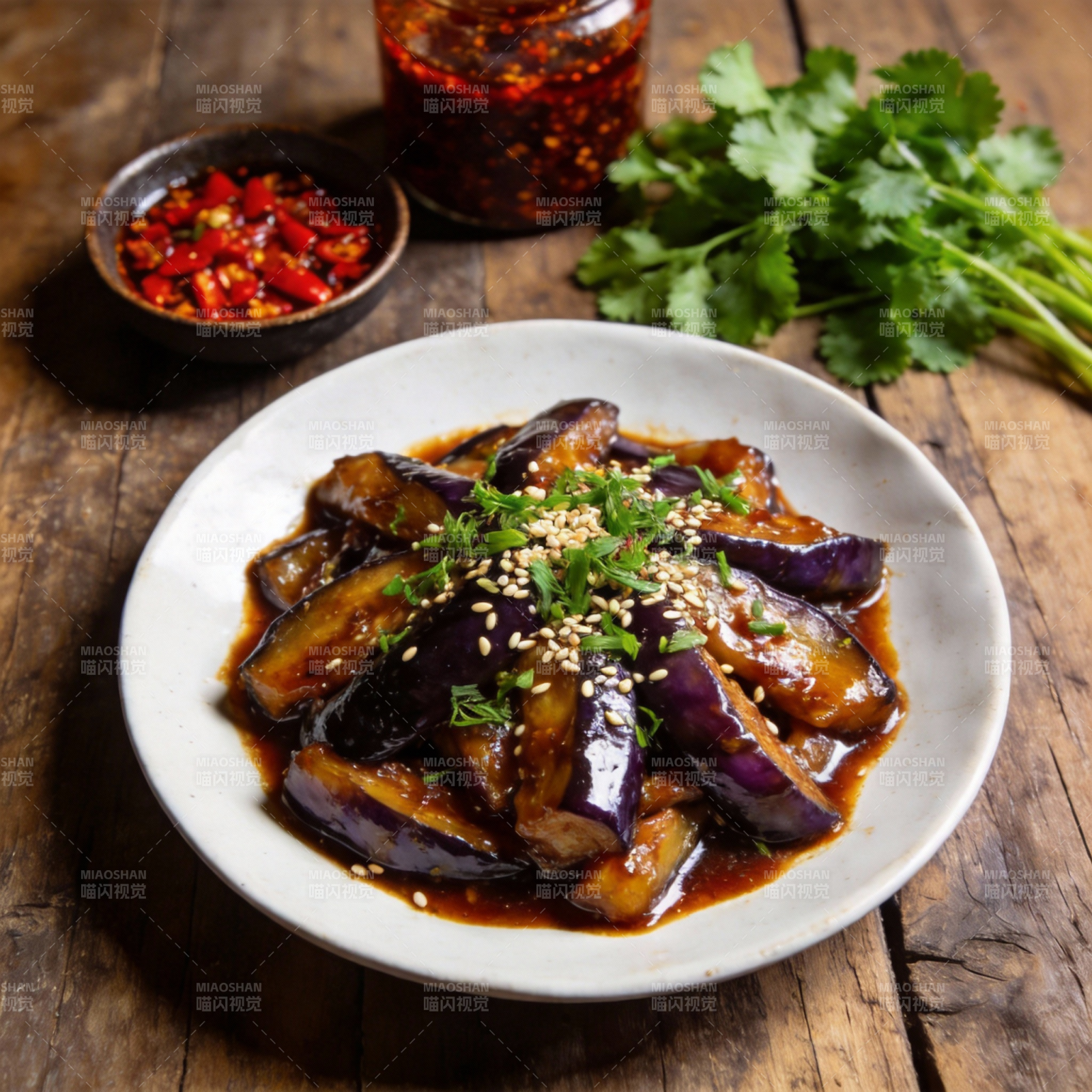 酱烧茄子配香菜图片