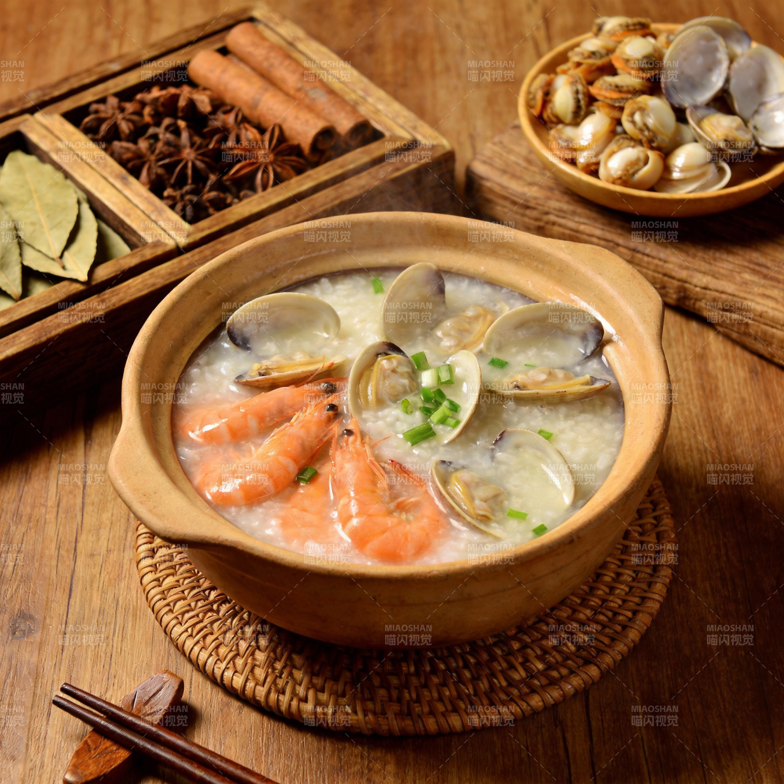 海鲜砂锅粥图片