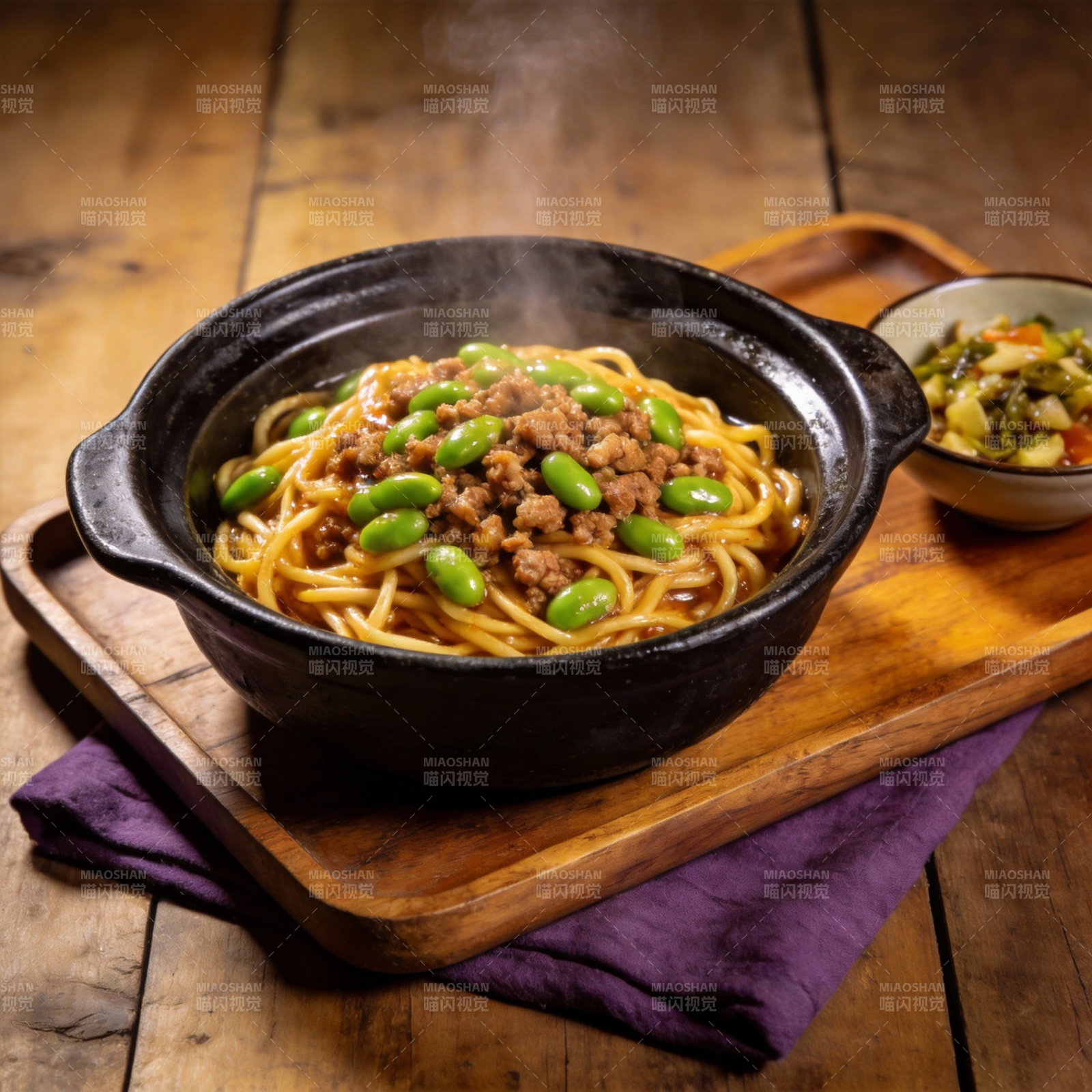 热腾腾的肉酱意面图片