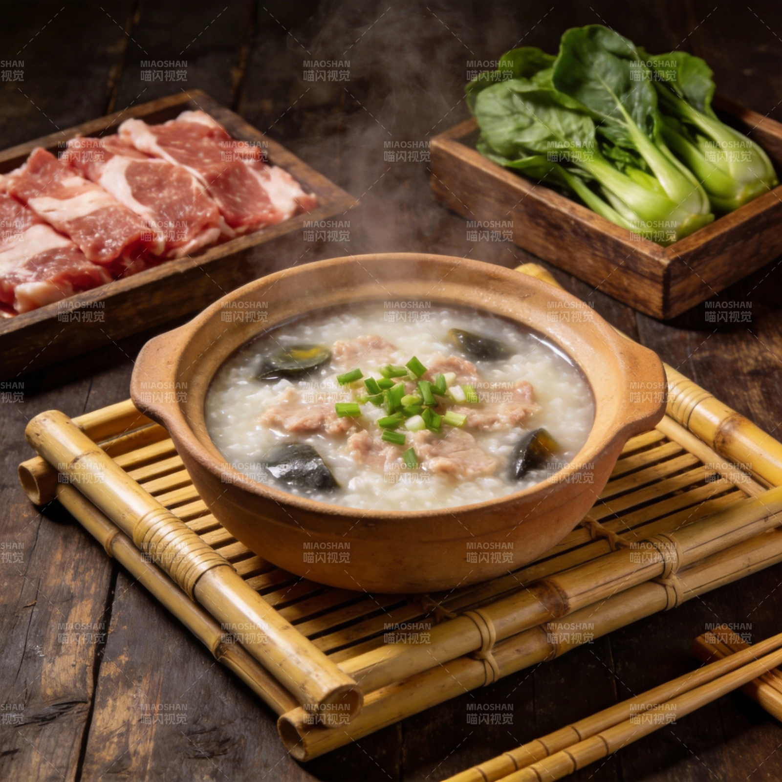 热气腾腾的粥品图片