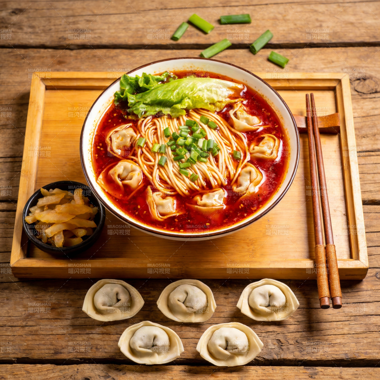 红汤面配饺子图片