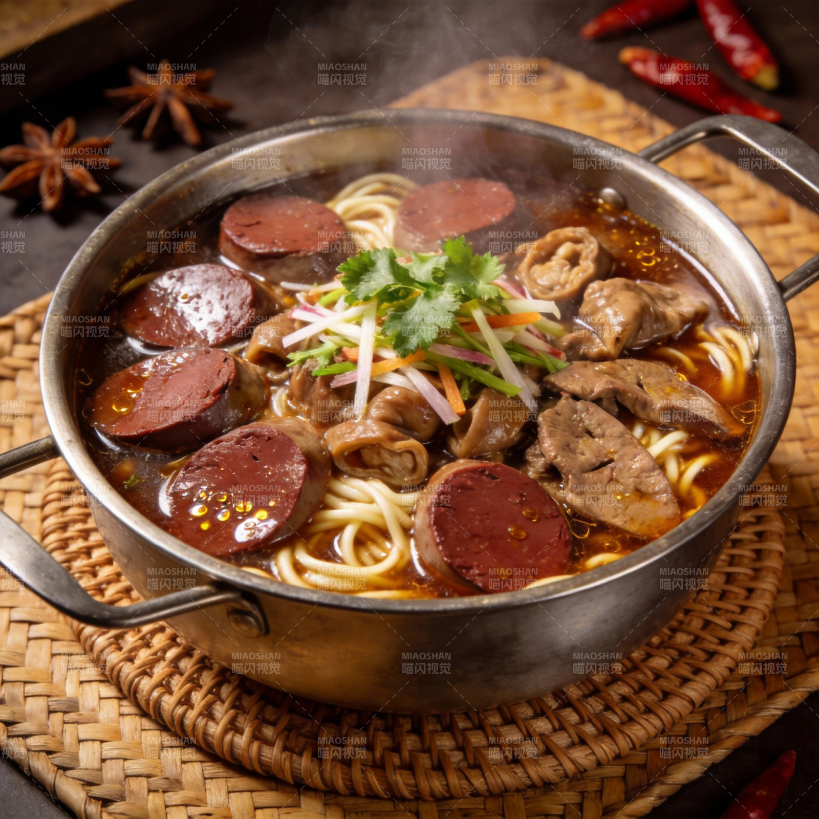 热气腾腾的麻辣烫图片