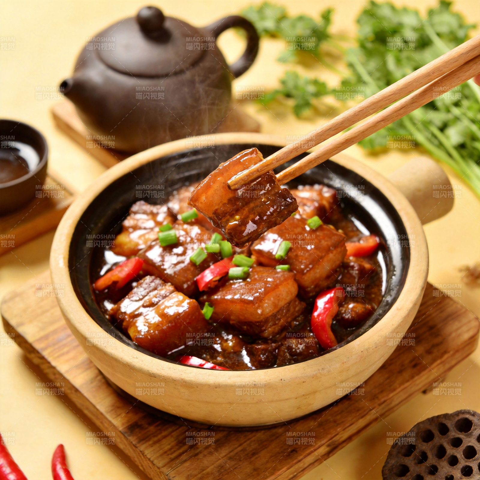 红烧肉配辣椒图片