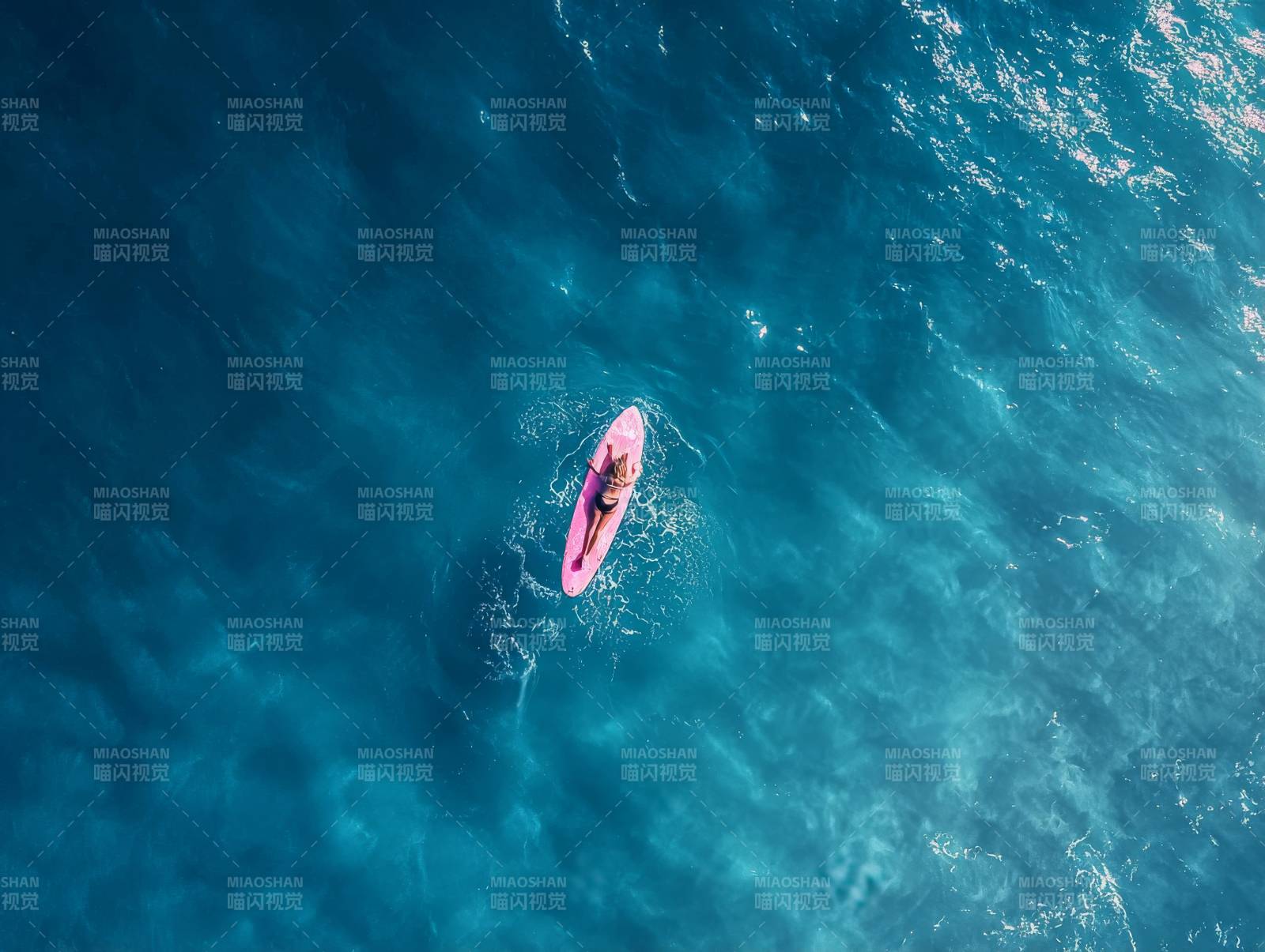 碧海独行桨板游图片