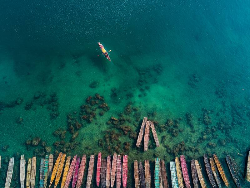 碧海彩舟静泊图片