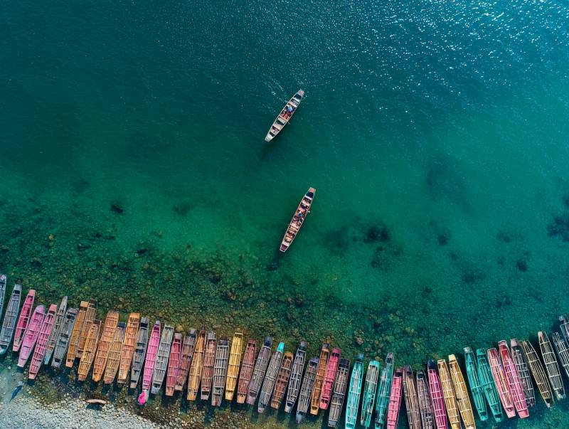 碧海彩舟静泊图片