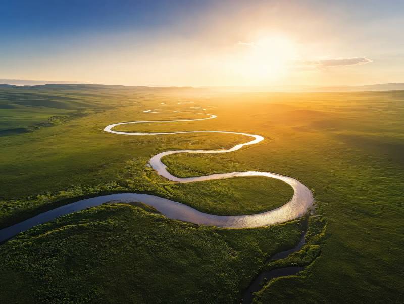 蜿蜒河谷日出图片