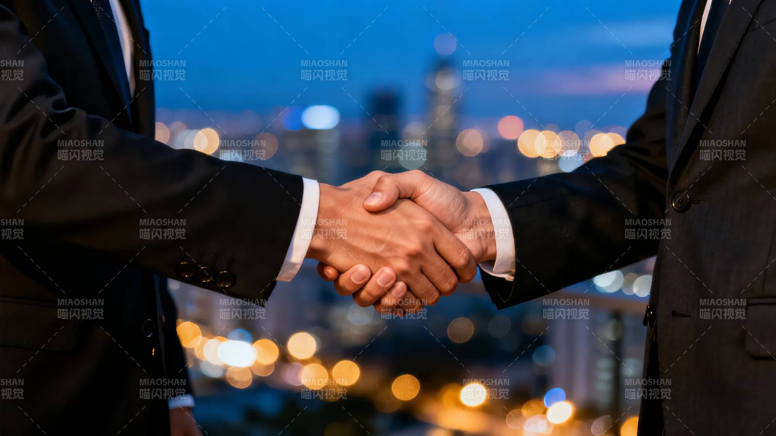商务握手 城市夜景图片