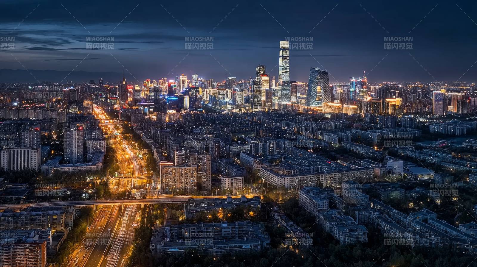 夜幕下的城市灯火图片