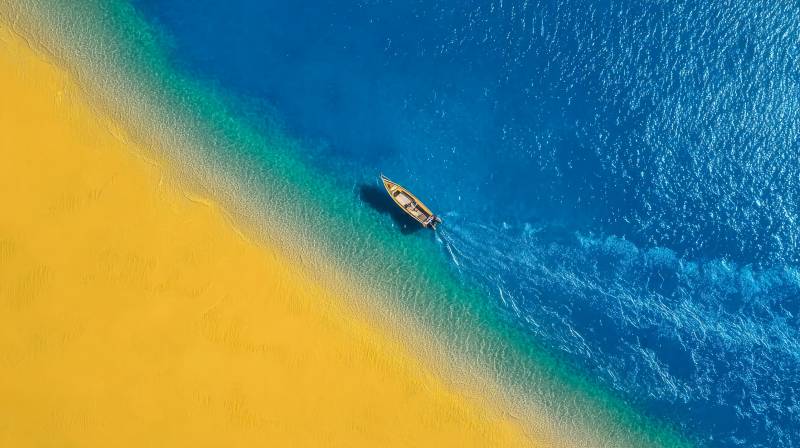 碧海黄沙孤舟行图片