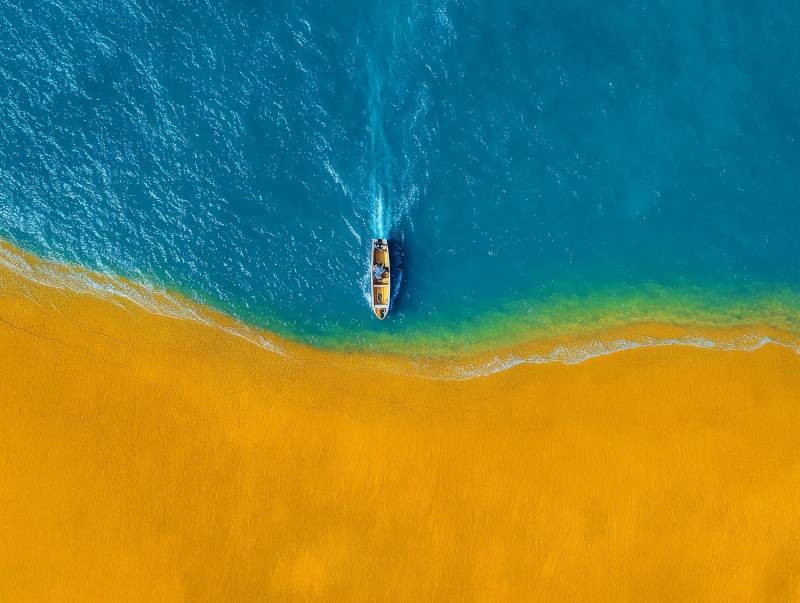 碧海黄沙舟行图图片