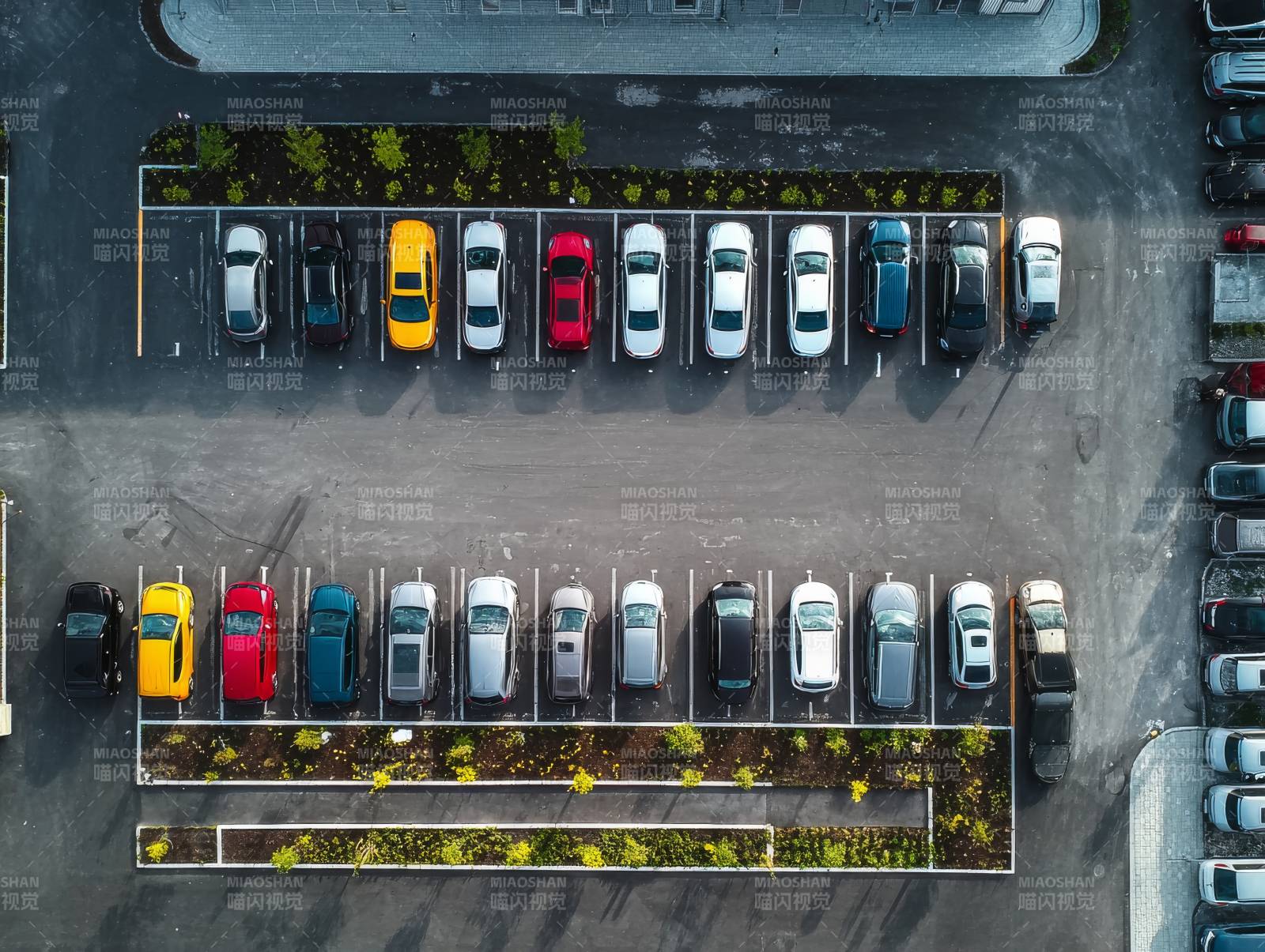 俯瞰停车场图片