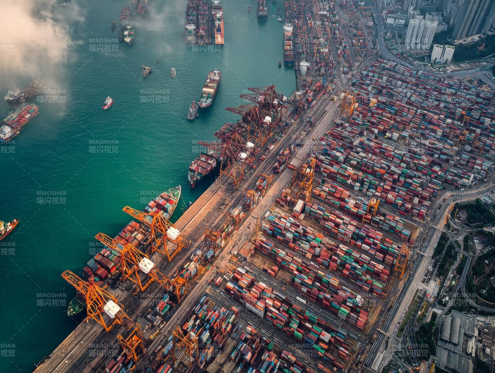 繁忙港口集装箱码头图片