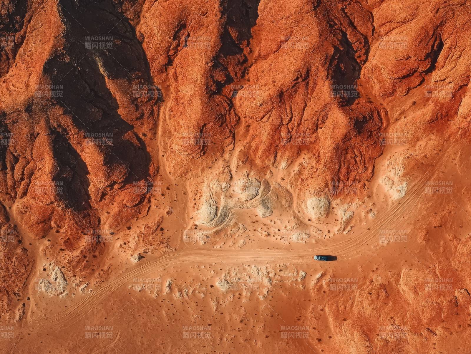 沙漠峡谷探秘图片