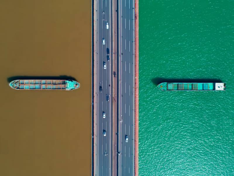 桥海双船行图片