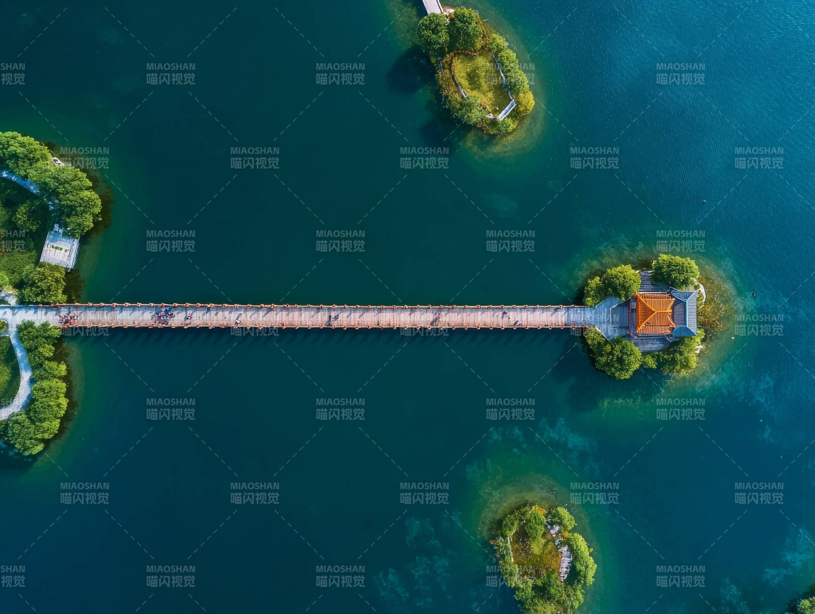 湖心长桥美景图片