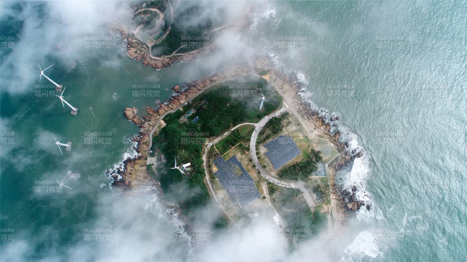 海岛风光云雾缭绕图片