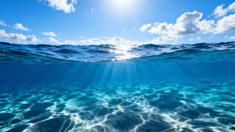 碧海蓝天 阳光穿透图片