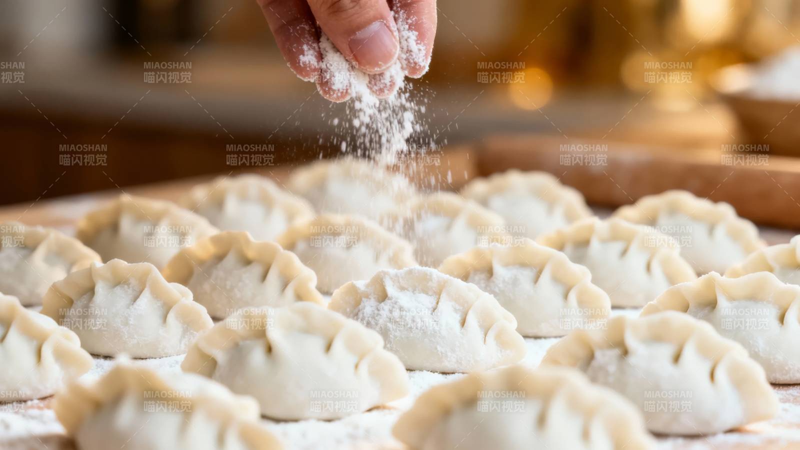 撒粉包饺子图片