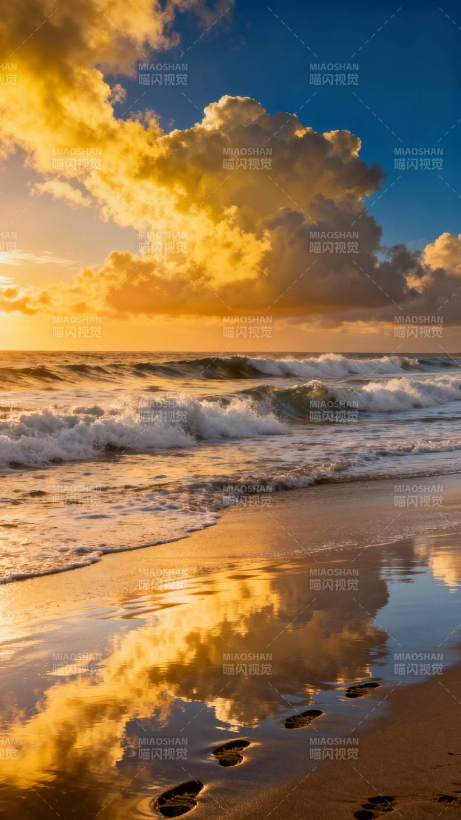 夕阳海滩倒影图片