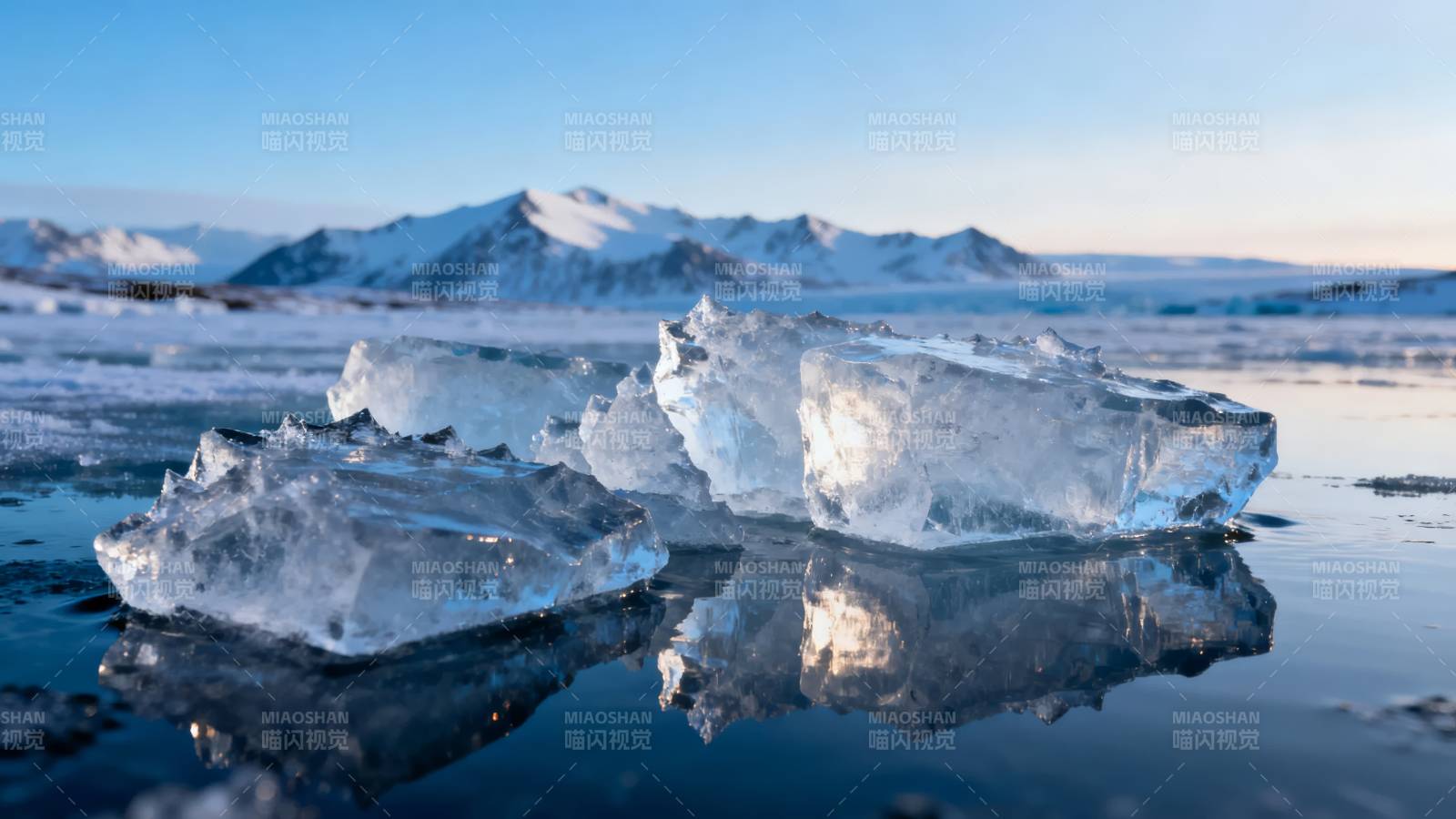 冰川倒影 雪山静谧图片