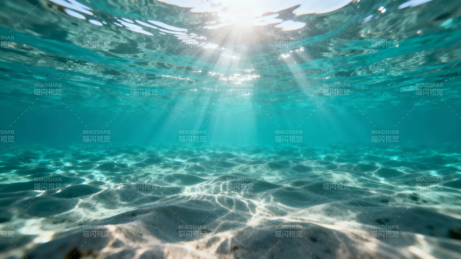 海底阳光穿透水面图片