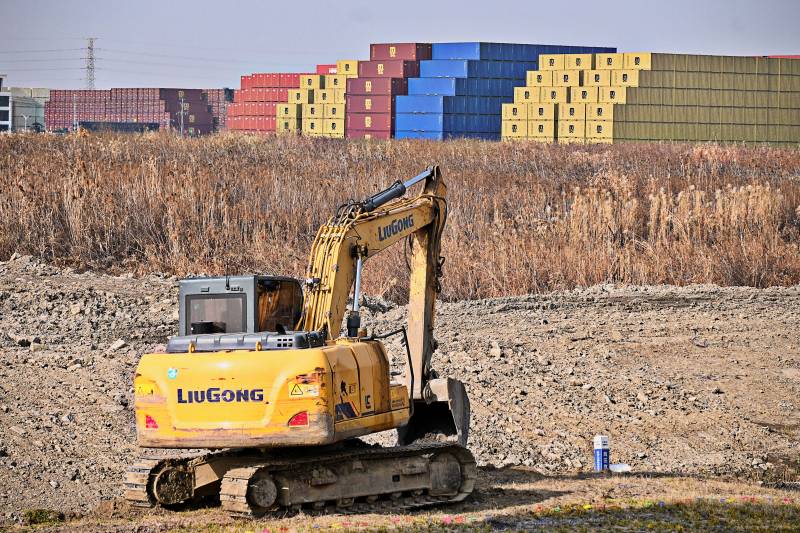 柳工挖掘机作业现场图片