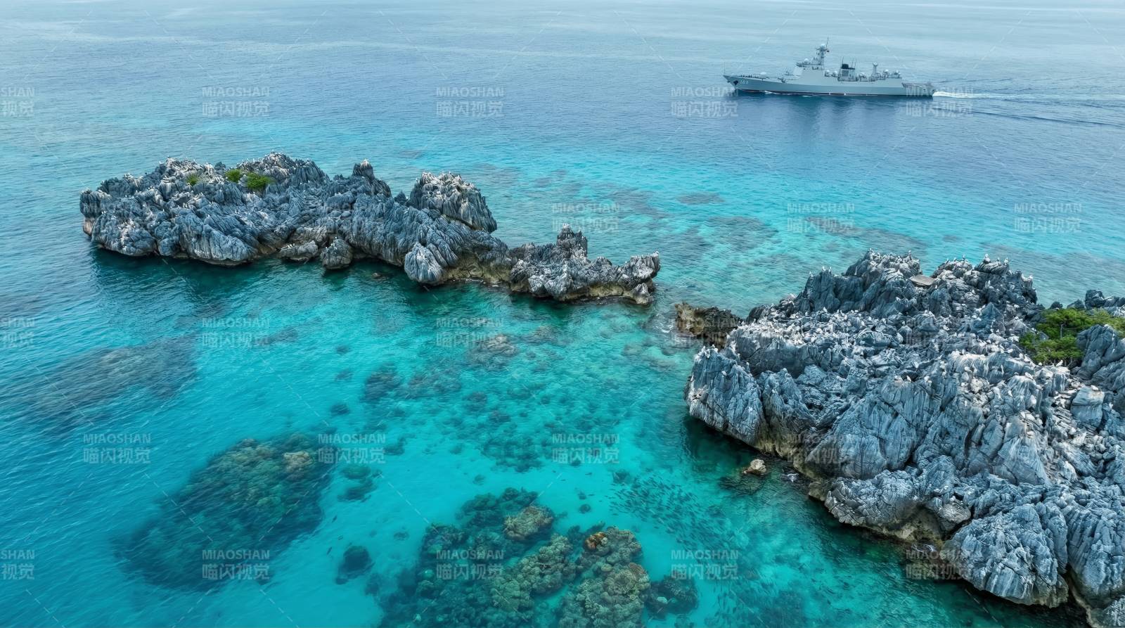 碧海岩岛战舰远航图片