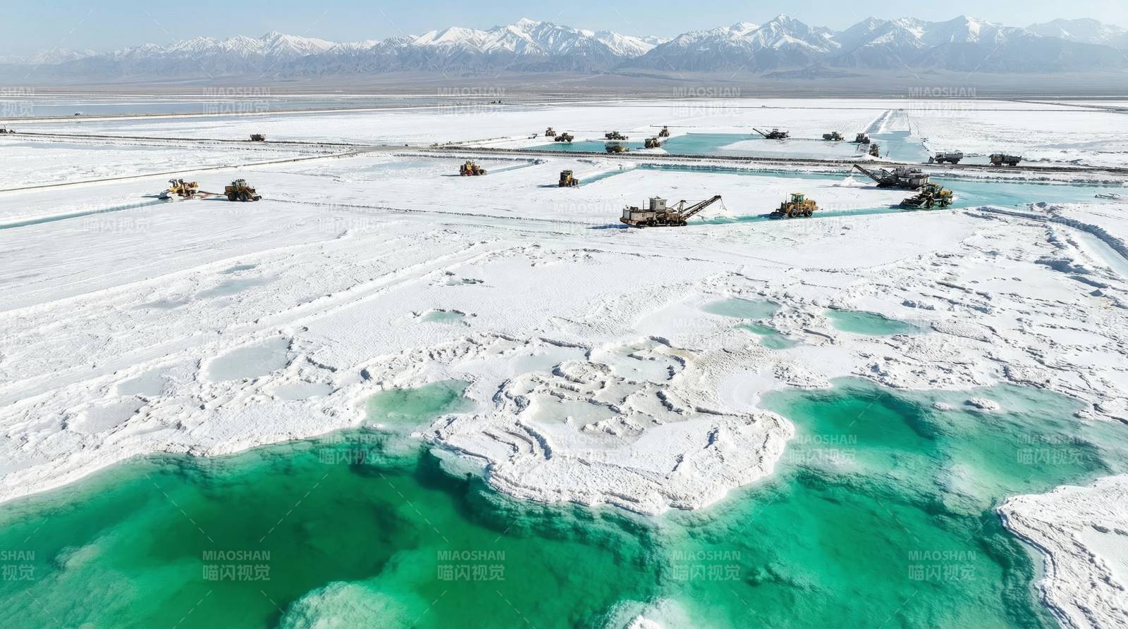 冰湖雪原奇景图片