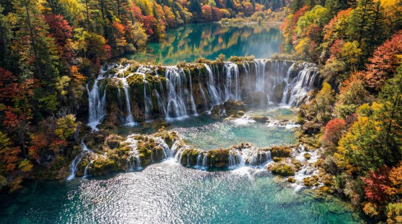 秋日瀑布美景图片