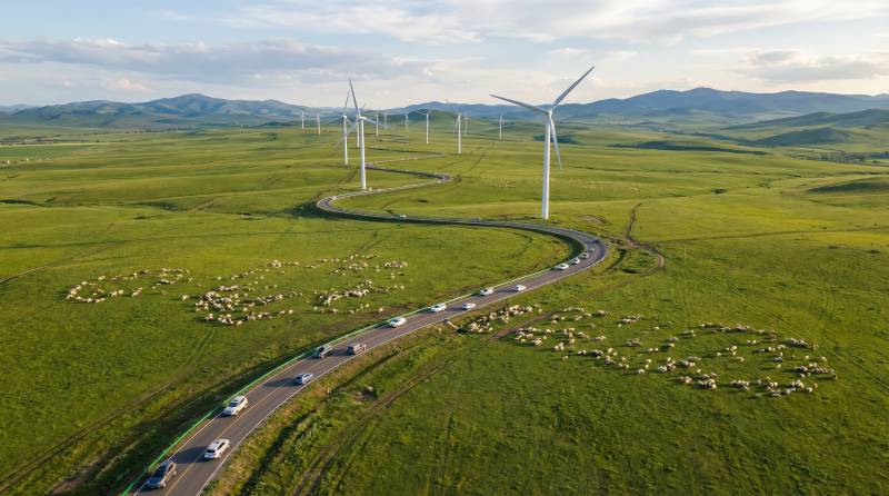 风车草原公路图片
