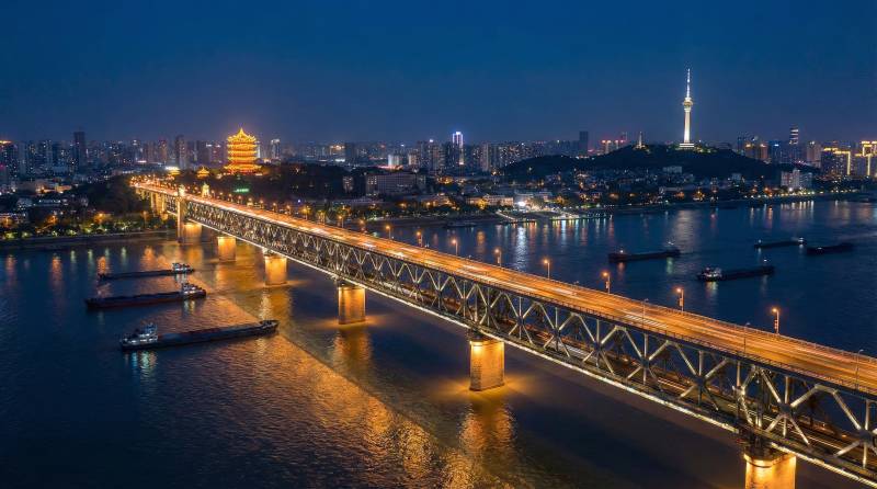 夜景大桥灯火辉煌图片