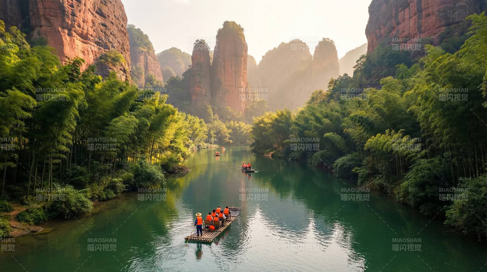 山水竹筏行图片