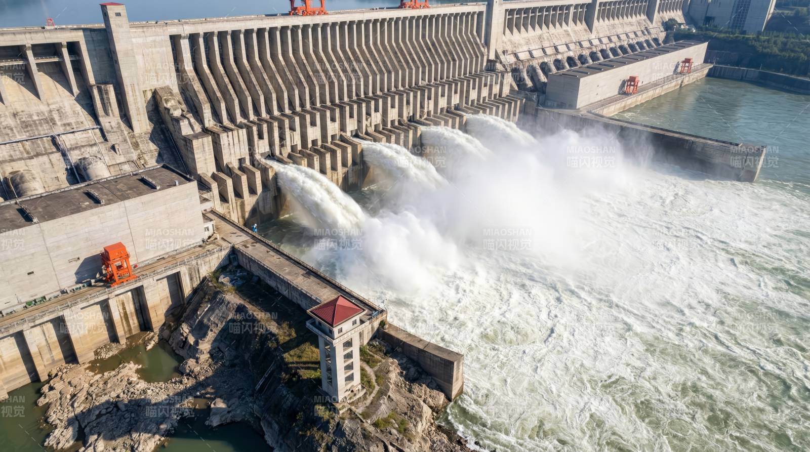 三峡大坝泄洪图片