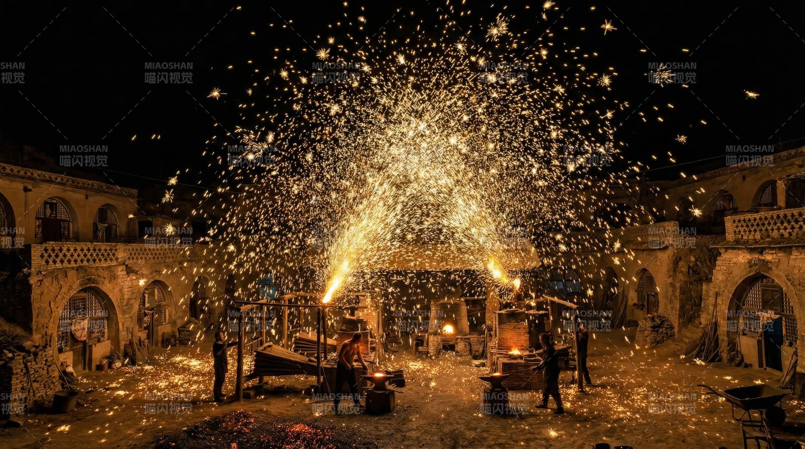 夜幕烟花绽放图片