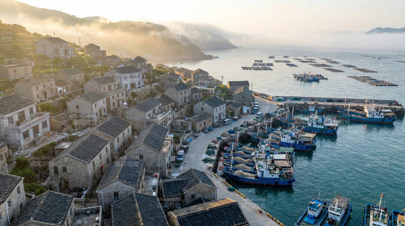 渔村晨曦美景图片