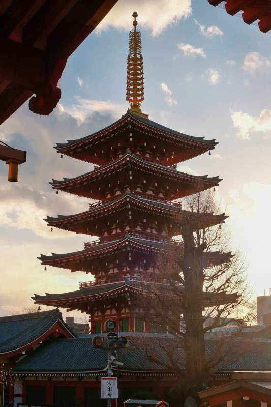 五重塔晨光图片