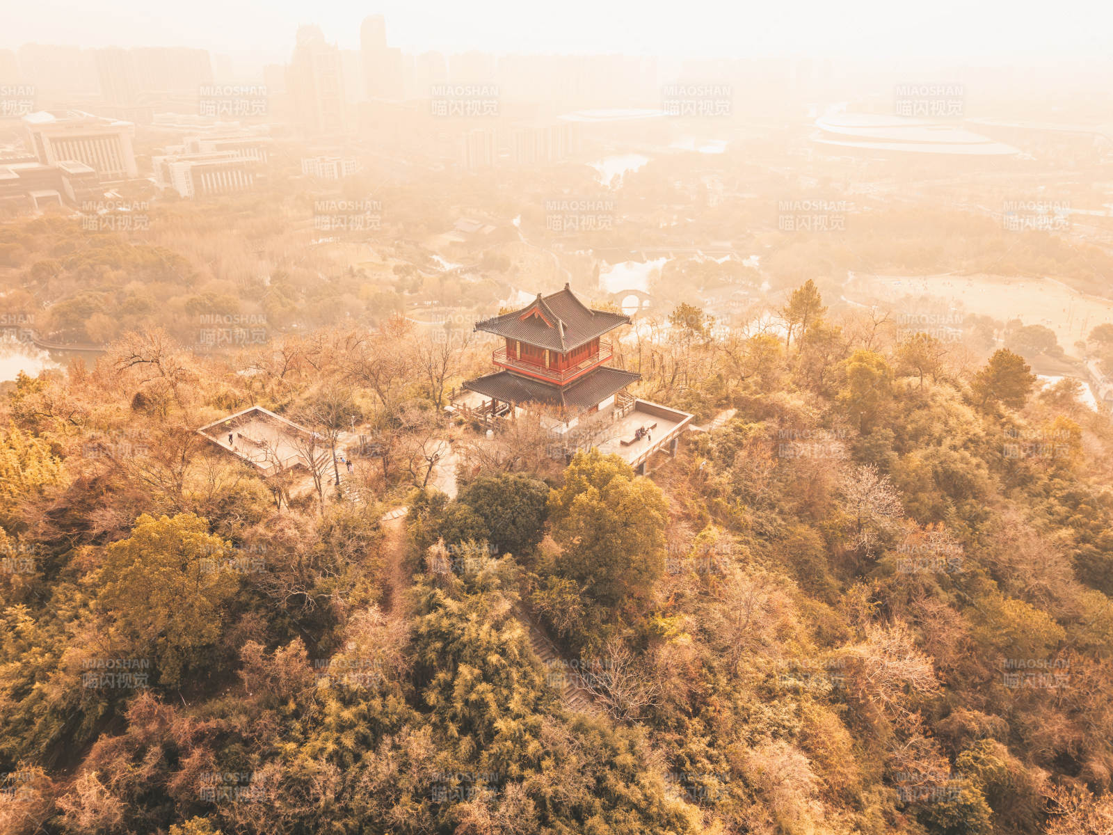 秋山古亭晨雾中  晨曦图片