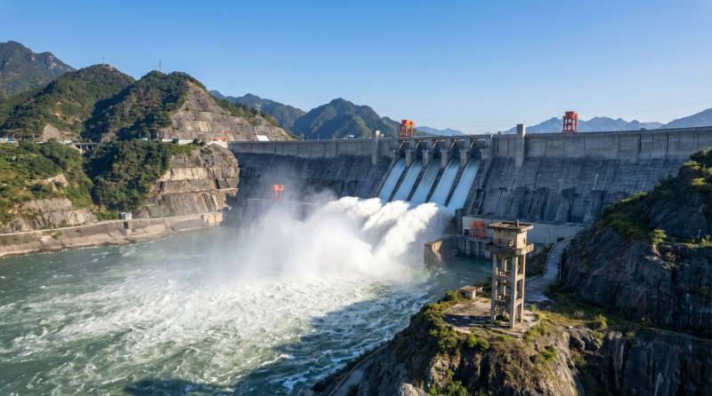 壮观水电站泄洪图片